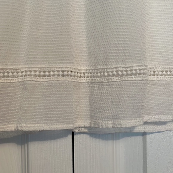 Cute summer vibe top with lace and open back - Picture 3 of 4